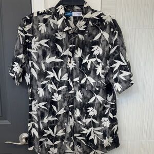 NWT OLD NAVY Black & White Floral Button-Down Shirt